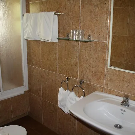 Hotel la Masia Portbou Habitación foto