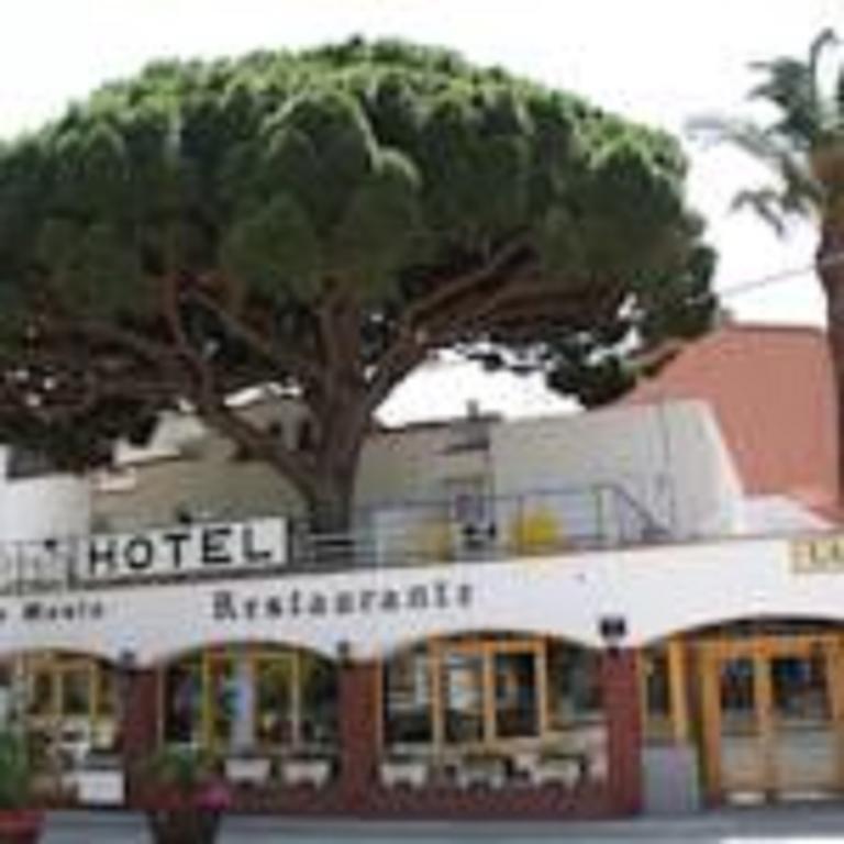 La Masia Hotel *